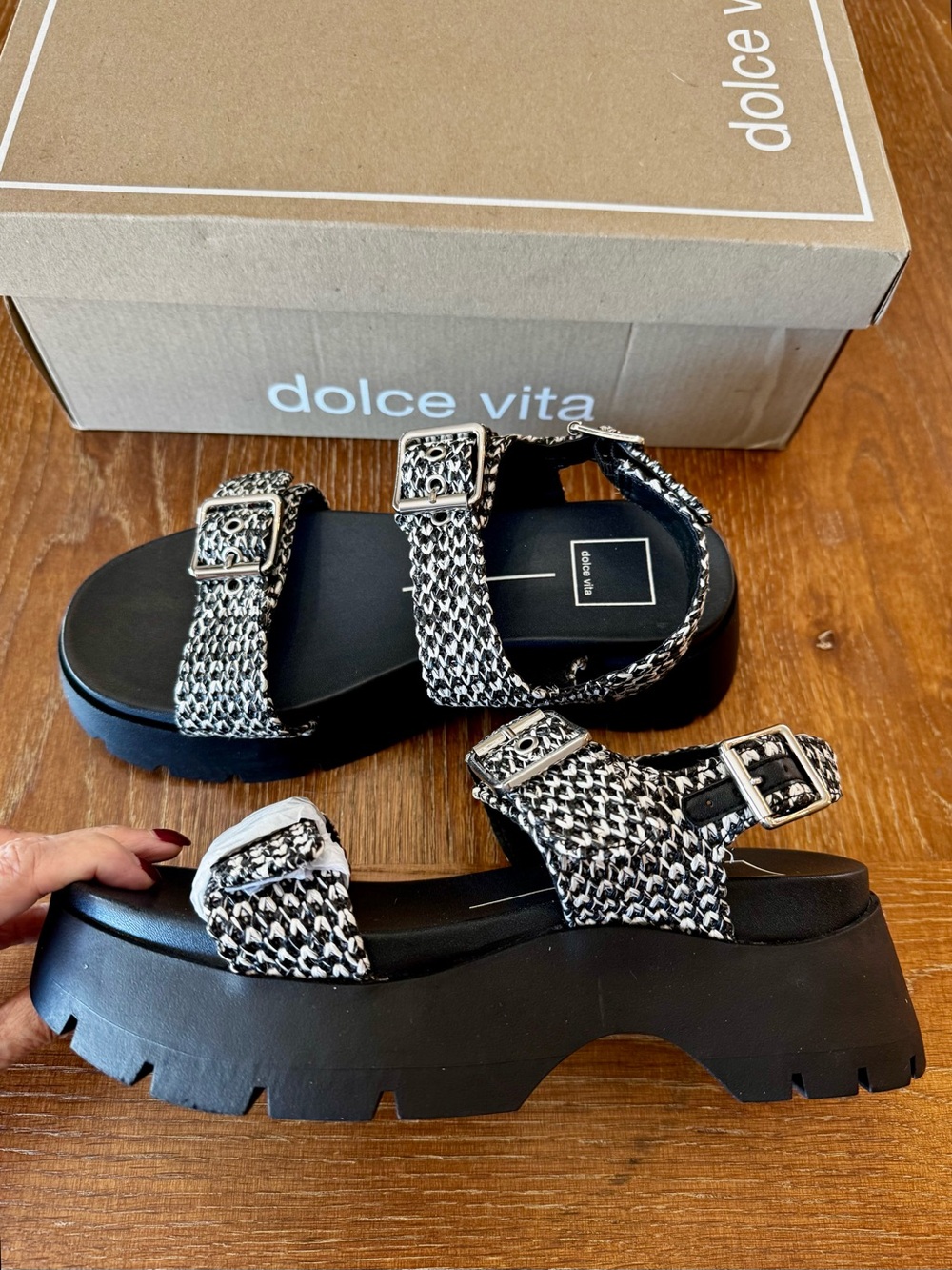 NIB Dolce Vita Palda b&w raffia sandal 8 - Picture 5 of 14
